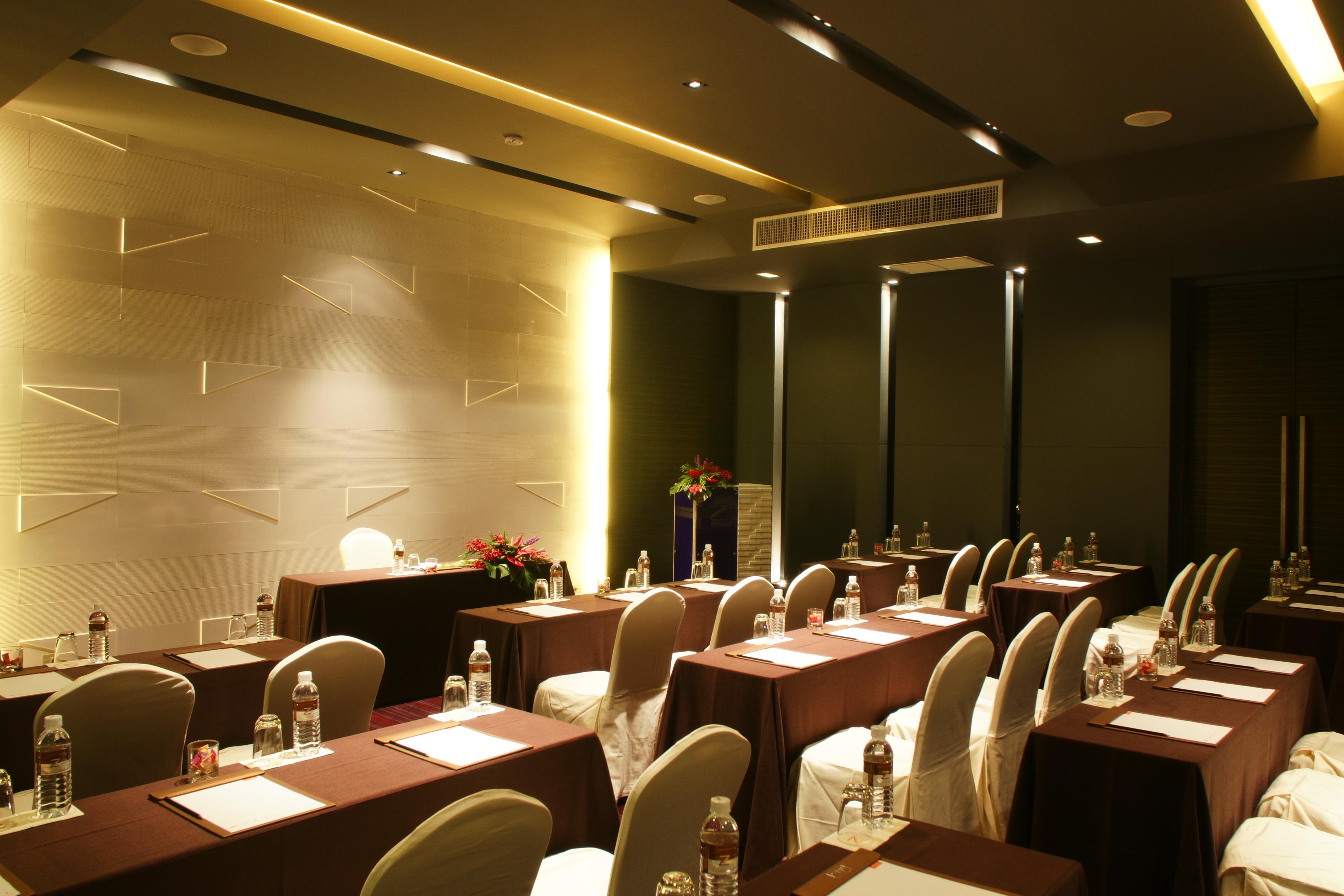 Z Through By The Zign Hotel Pattaya Bagian luar foto